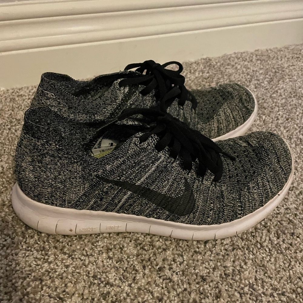 Nike free flyknit shoes